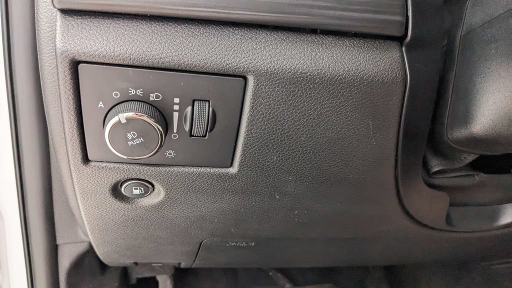 Used 2019 Jeep Grand Cherokee Altitude AWD/4WD image 22