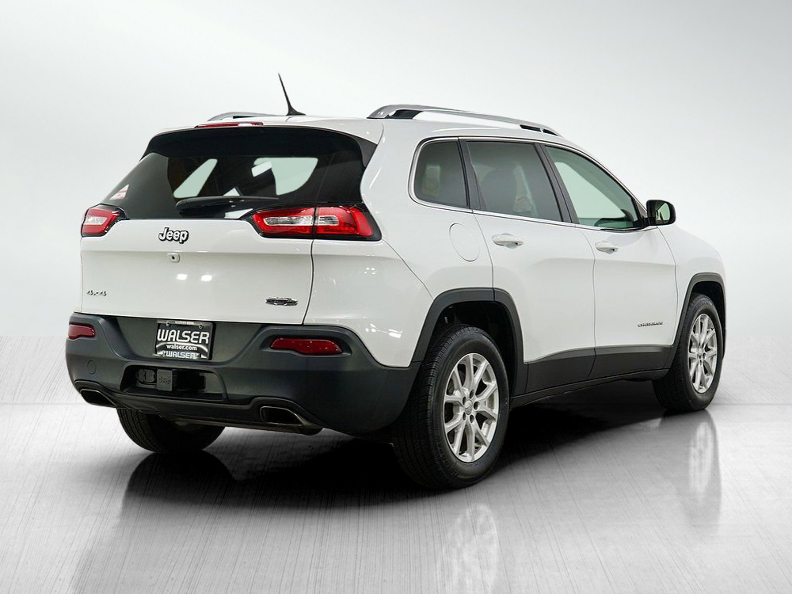 Used 2015 Jeep Cherokee Latitude AWD/4WD image 5