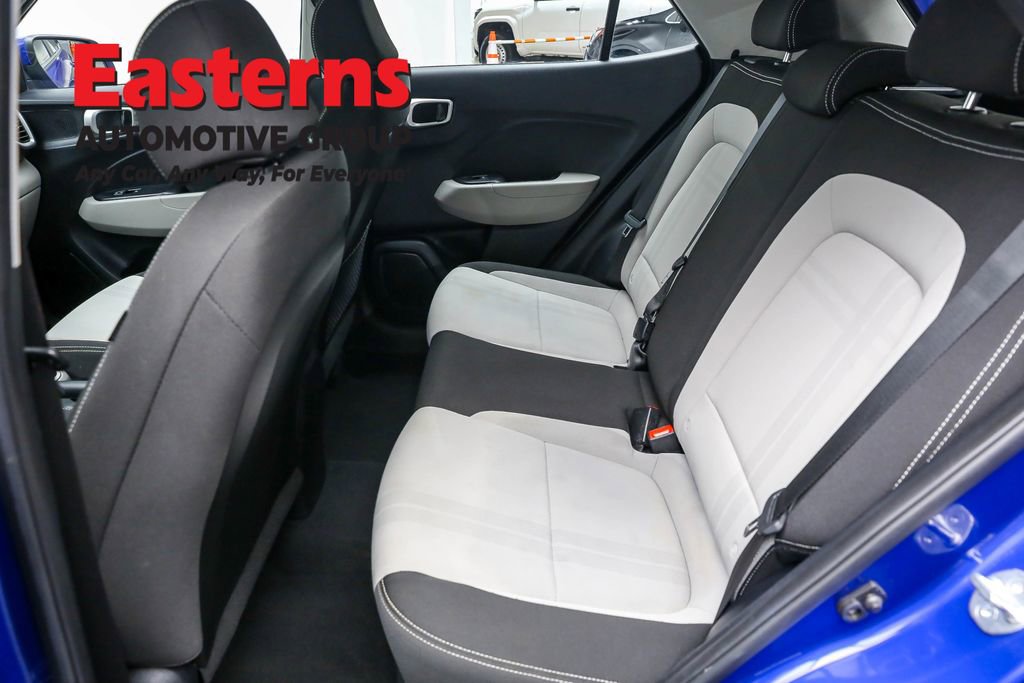 Used 2023 Hyundai Venue SEL image 21