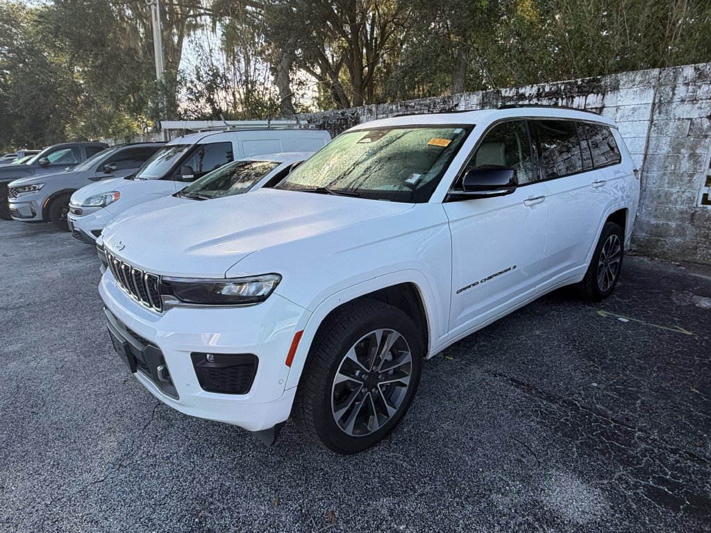 Used 2022 Jeep Grand Cherokee L Overland w/ Advanced Protech Group III AWD/4WD image 3
