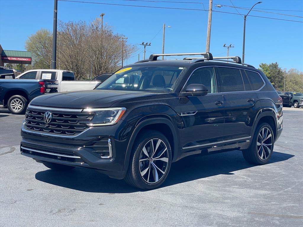 Used 2024 Volkswagen Atlas SEL Premium R-Line image 3