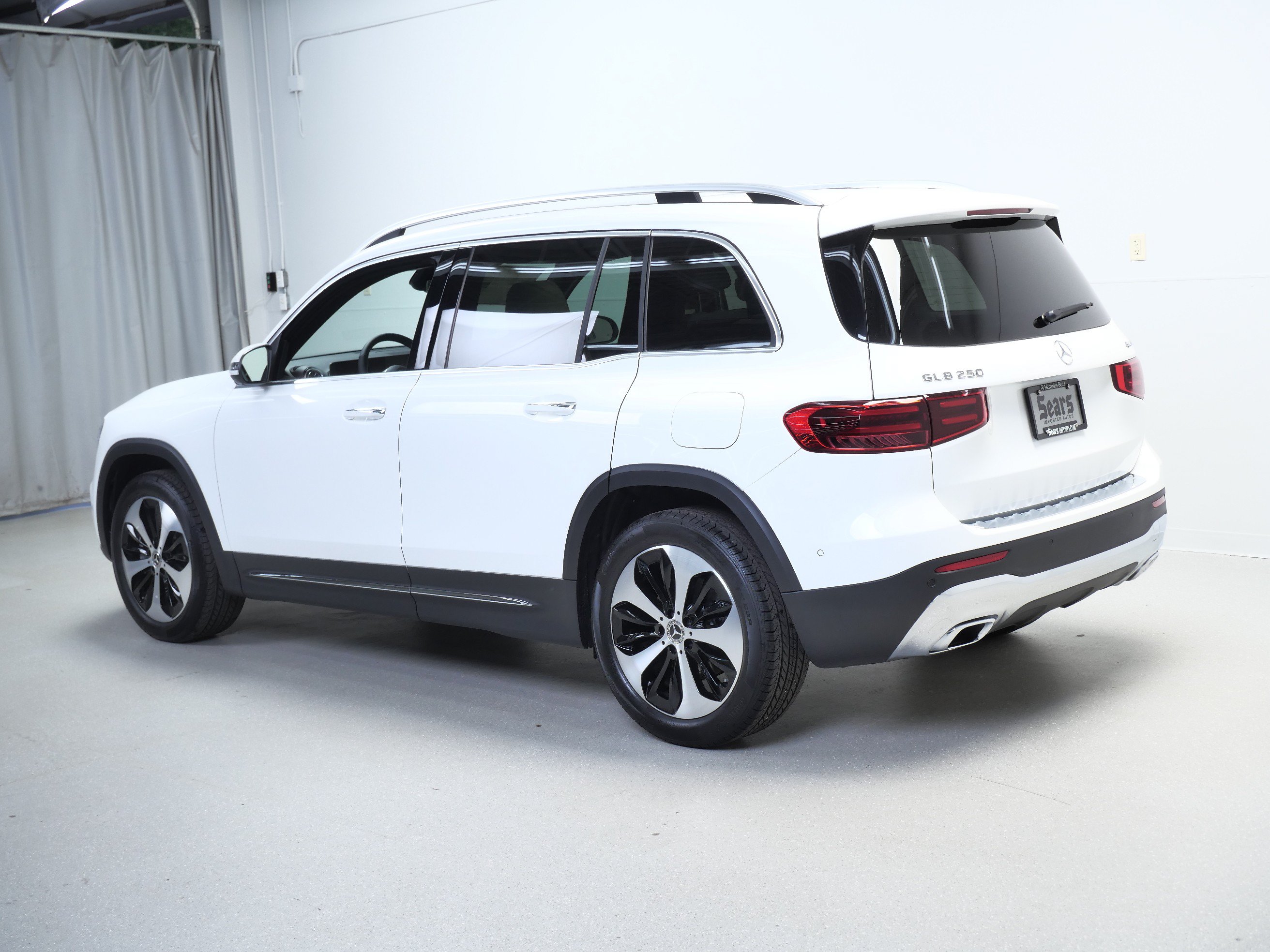 New 2026 Mercedes-Benz GLB 250 4MATIC image 10