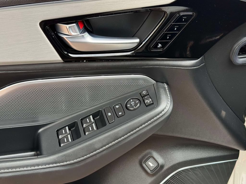 Certified 2025 Acura MDX w/ Technology Package AWD/4WD image 18