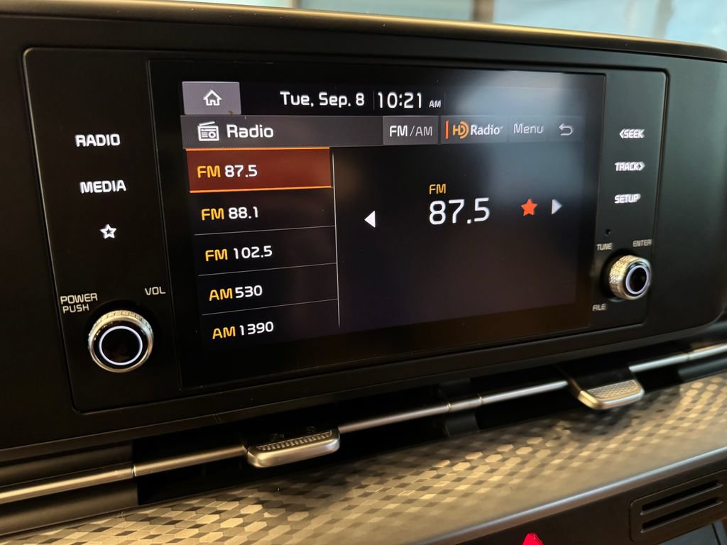 Used 2024 Kia Carnival LX FWD image 13