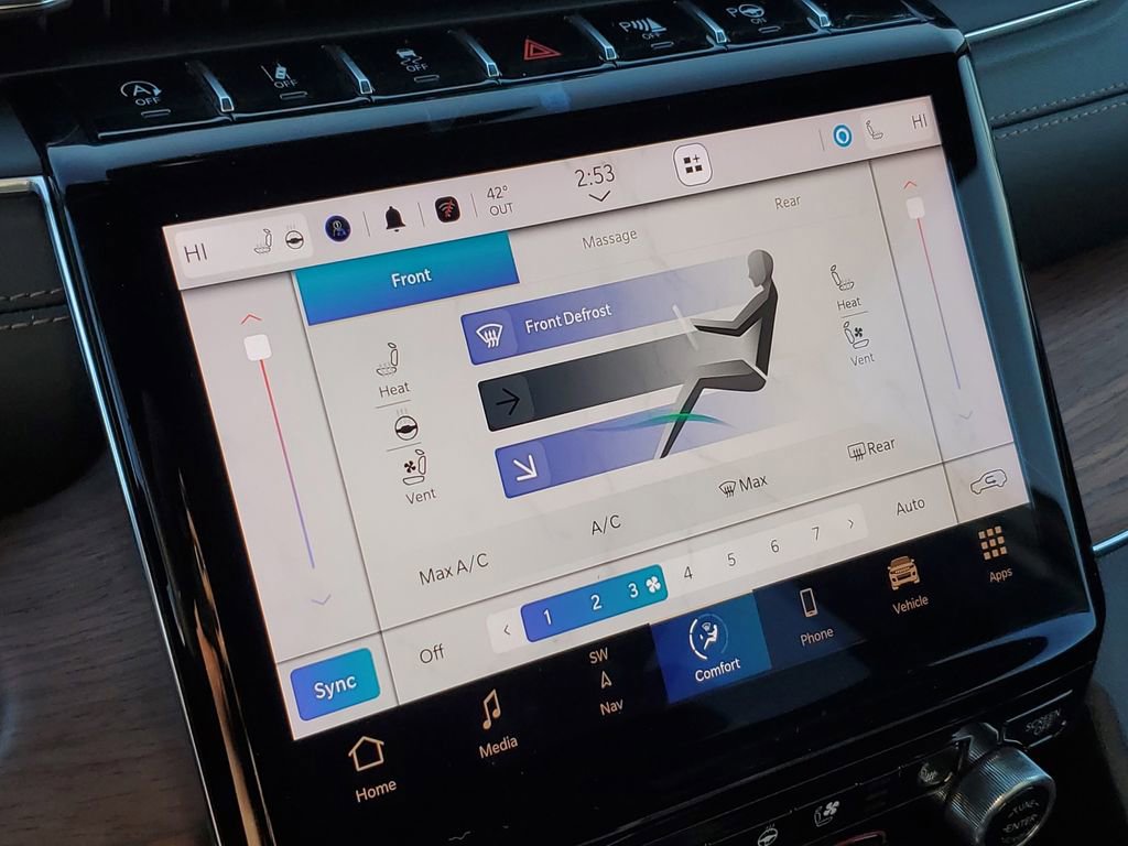 Used 2023 Jeep Grand Cherokee Summit w/ Luxury Tech Group V image 18