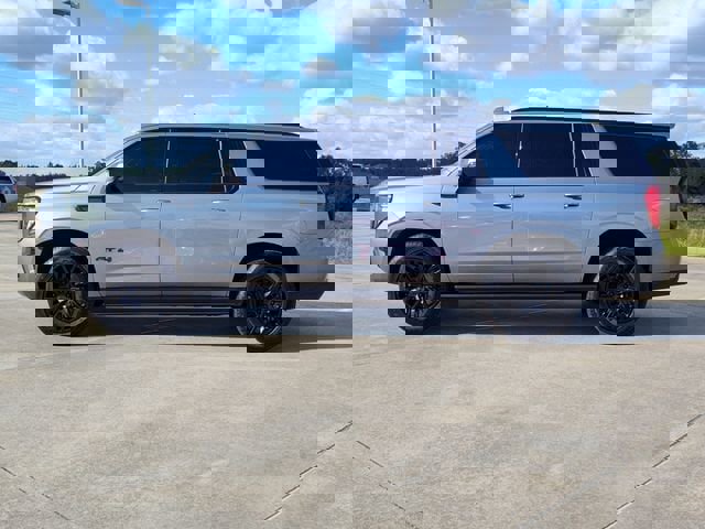 Used 2021 GMC Yukon XL AT4 w/ AT4 Premium Package image 3