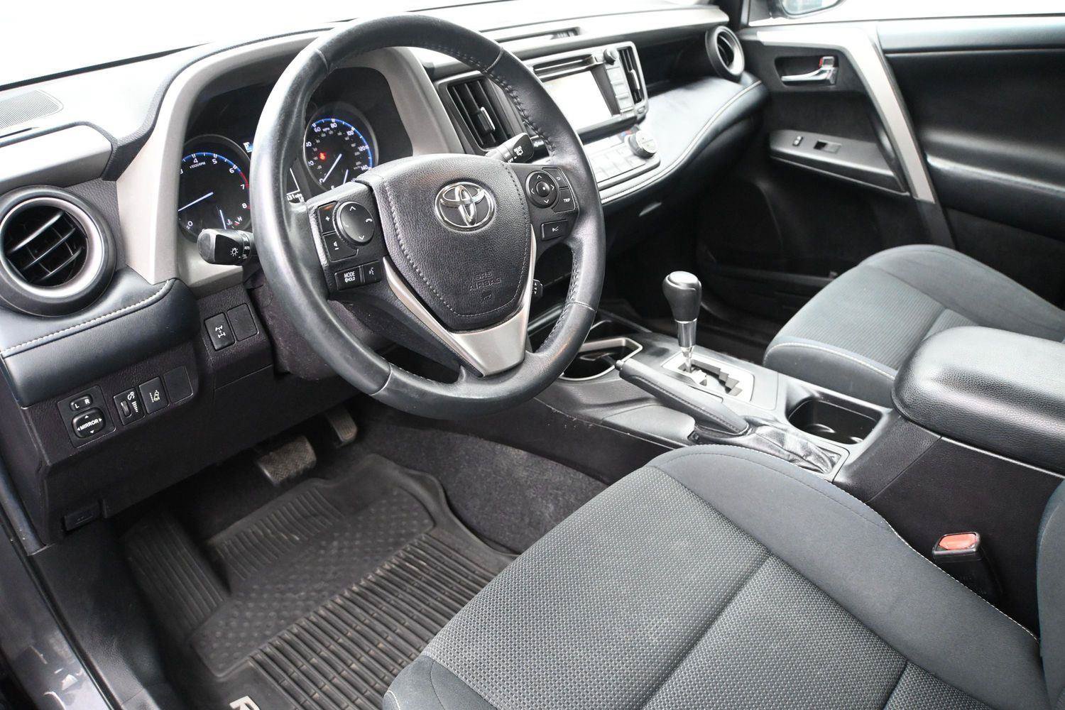 Used 2018 Toyota RAV4 XLE w/ Plus Extra Value Package AWD/4WD image 2