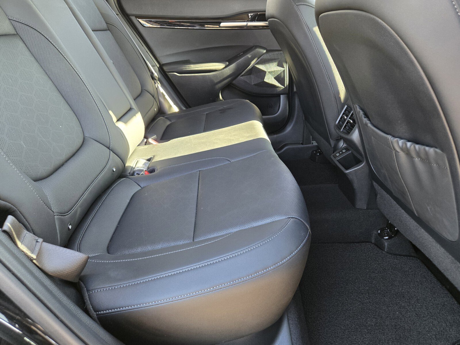 Certified 2025 Kia Seltos EX w/ EX Sunroof Package image 15