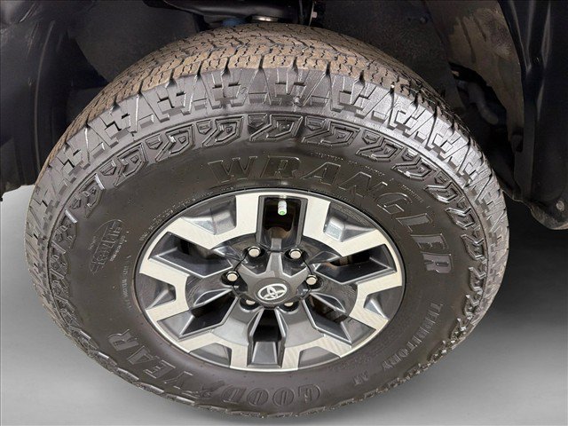Used 2023 Toyota Tacoma TRD Off-Road w/ Technology Package RWD image 11