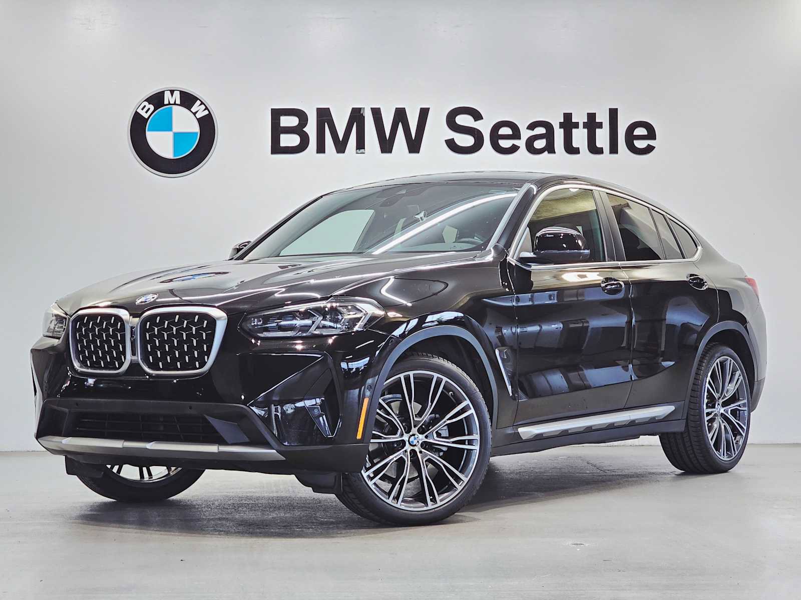 Used 2022 BMW X4 xDrive30i w/ Premium Package 2