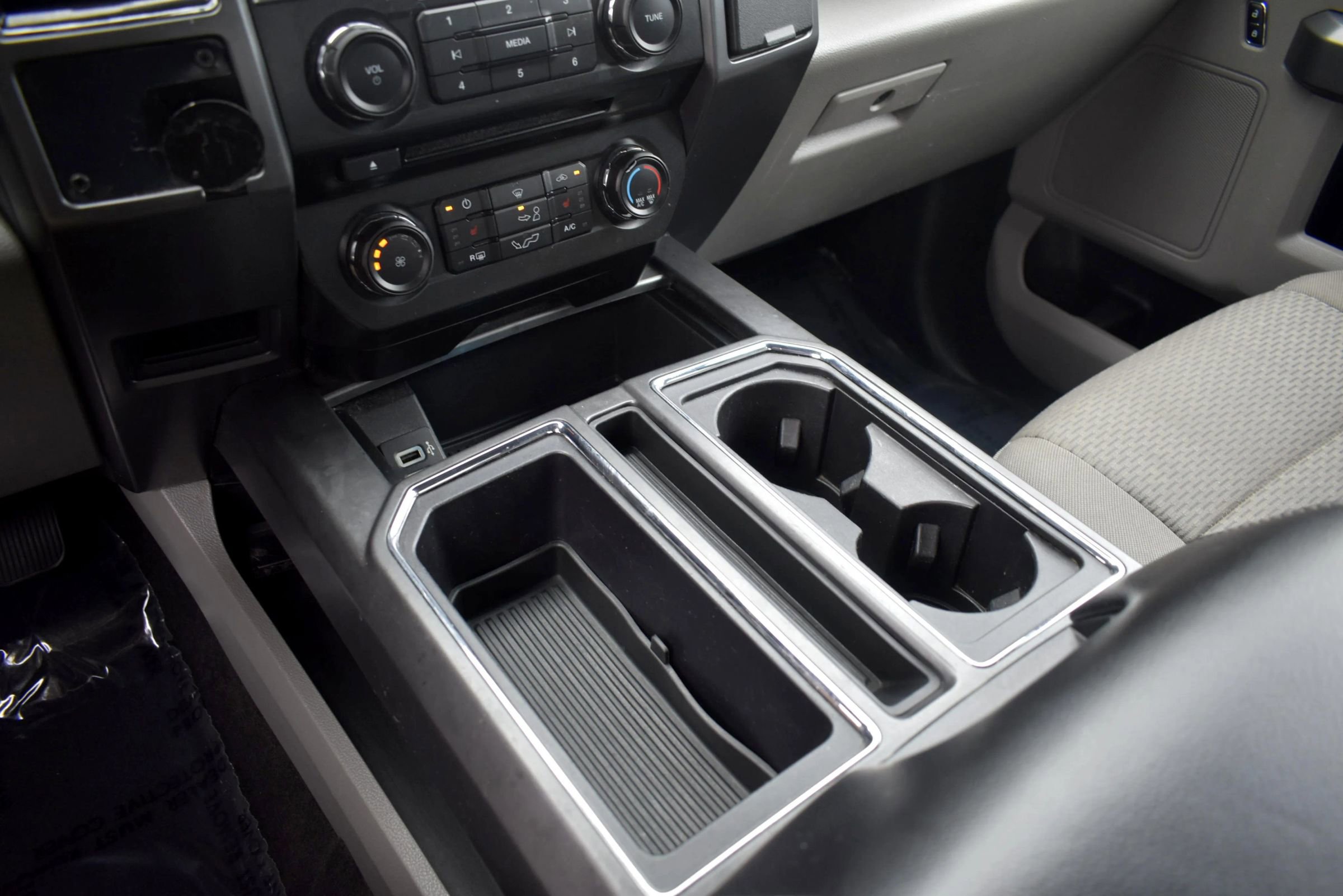 Used 2017 Ford F150 XLT w/ Equipment Group 302A Luxury RWD image 32