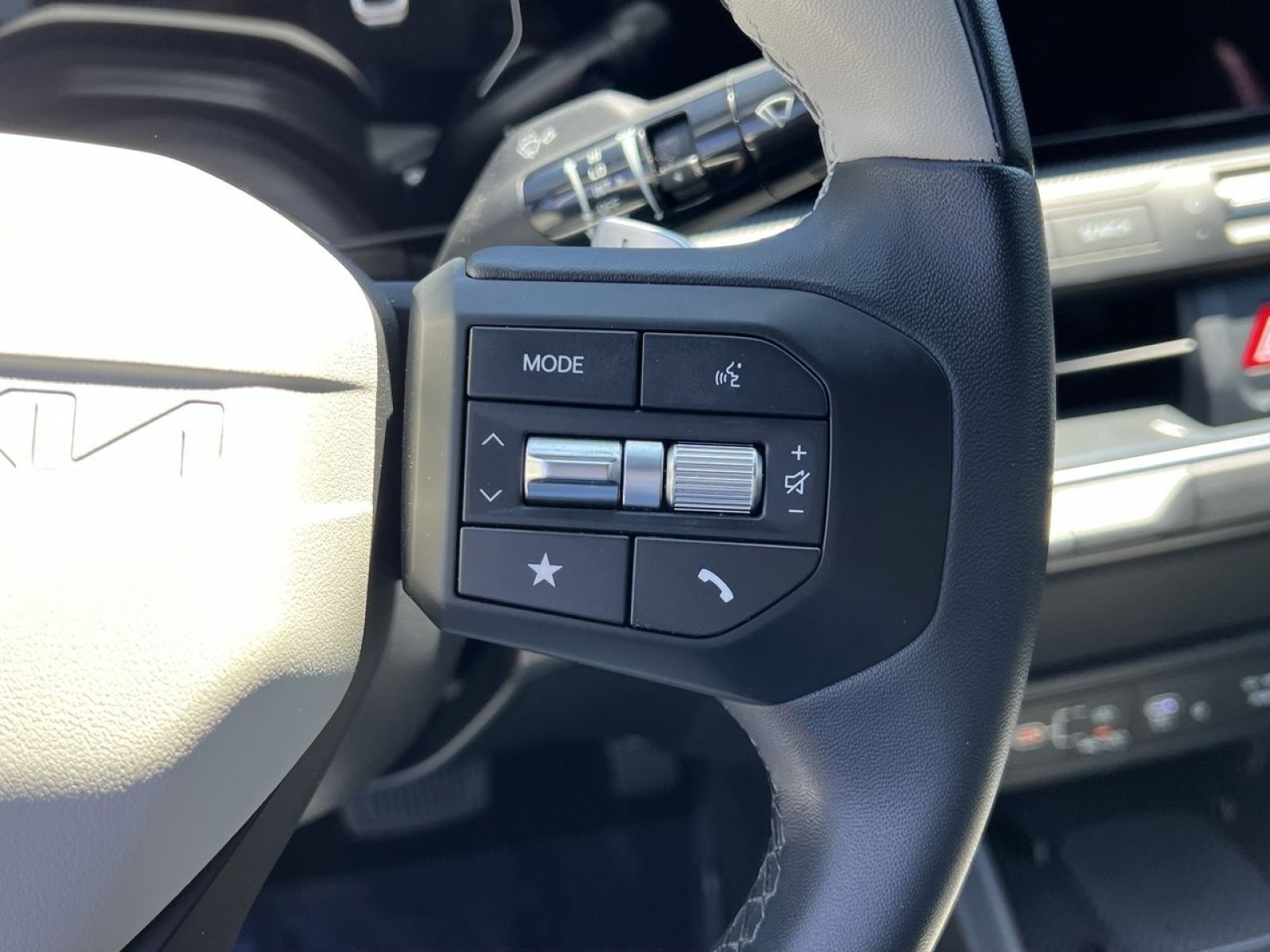 Used 2025 Kia K4 GT-Line FWD image 37