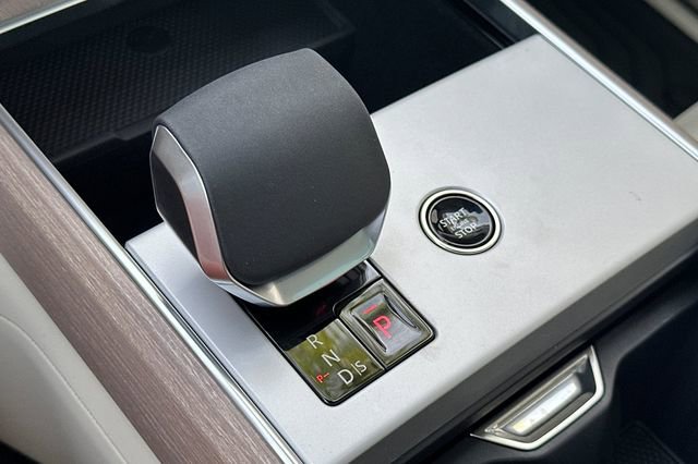 New 2026 Land Rover Range Rover SE image 21