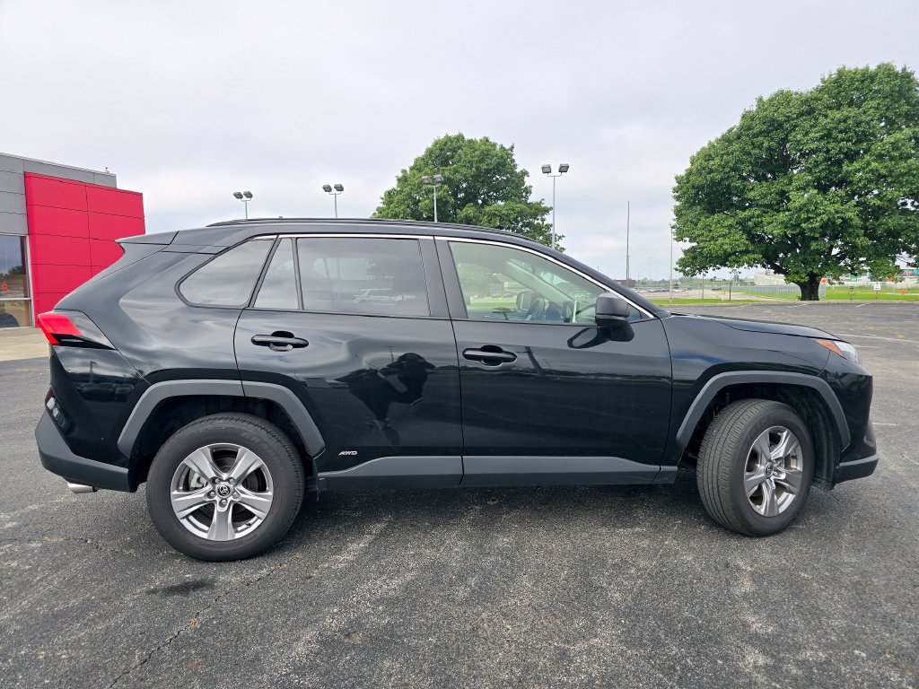 Used 2025 Toyota RAV4 LE AWD/4WD image 16