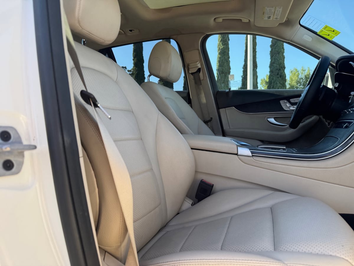 Used 2022 Mercedes-Benz GLC 300 w/ Premium Package Lite image 20