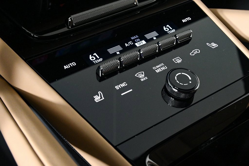 Used 2025 Porsche Cayenne image 17