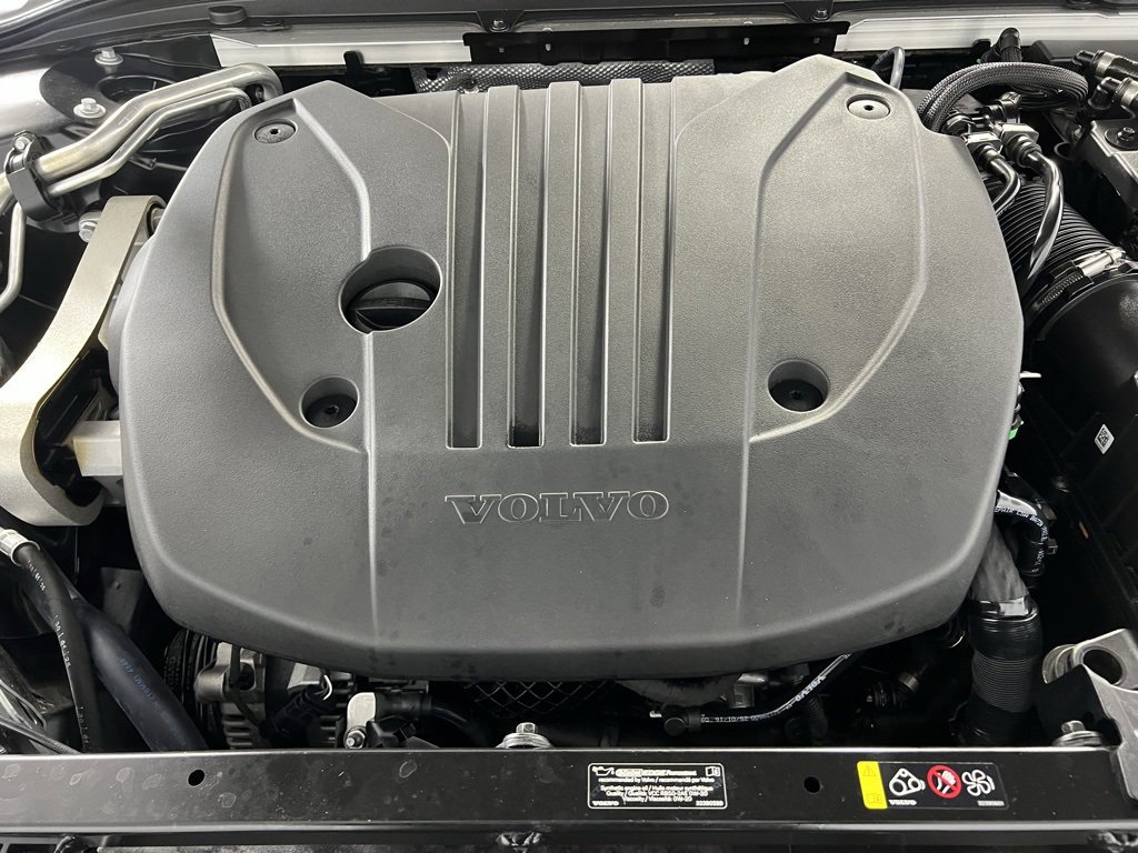 Used 2025 Volvo V60 B5 Cross Country Plus image 34
