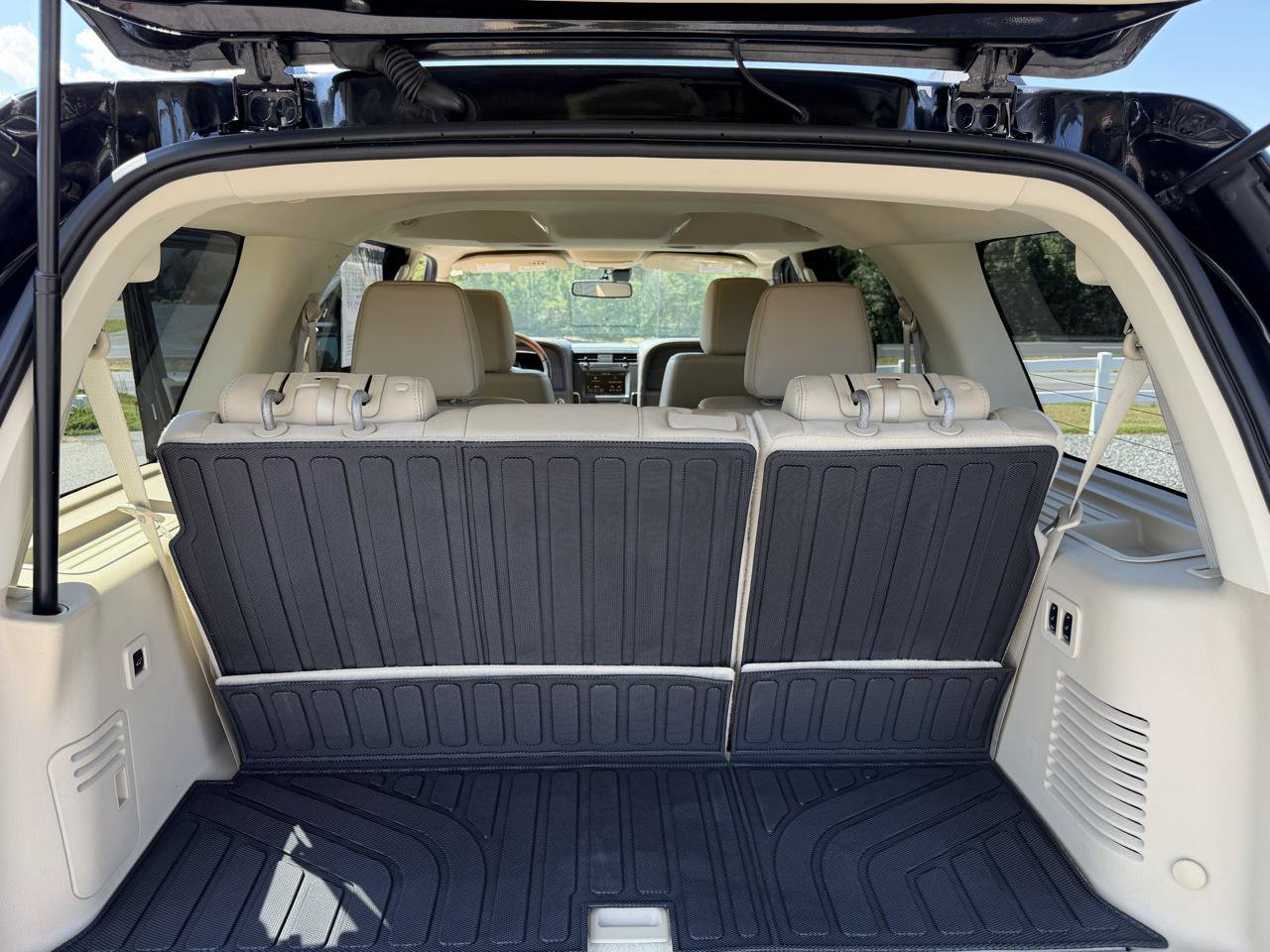 Used 2015 Lincoln Navigator 4WD w/ Equipment Group 101A Reserve image 16