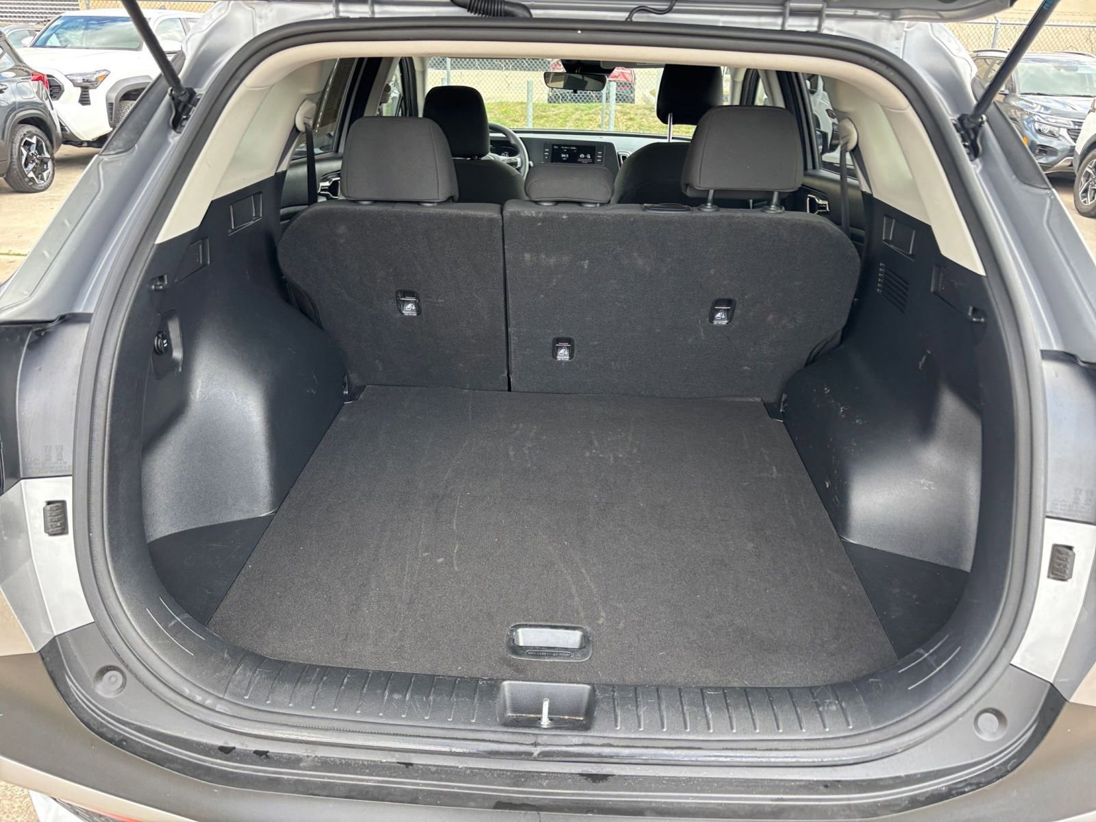 Used 2025 Kia Sportage LX image 30