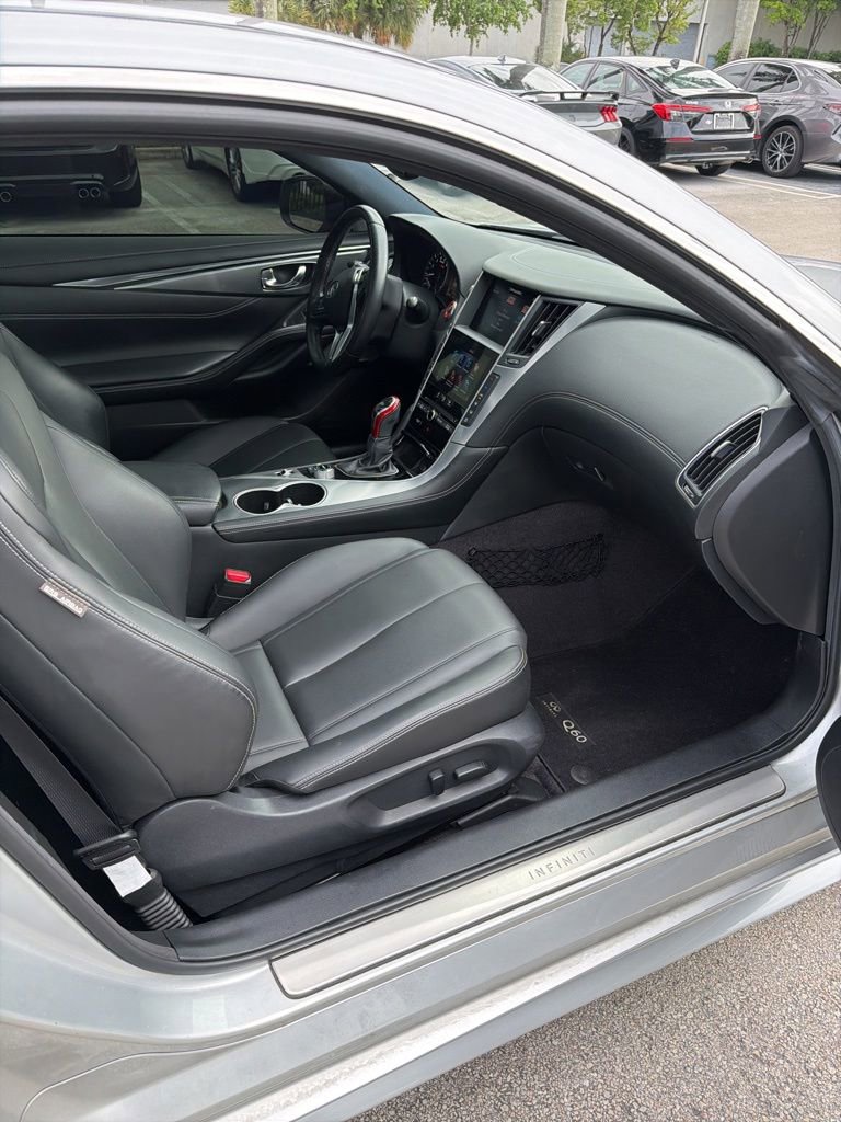 Used 2020 INFINITI Q60 3.0t Luxe w/ Cargo Package RWD image 10