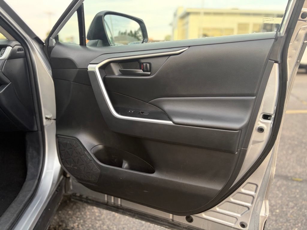 Used 2025 Toyota RAV4 LE AWD/4WD image 16