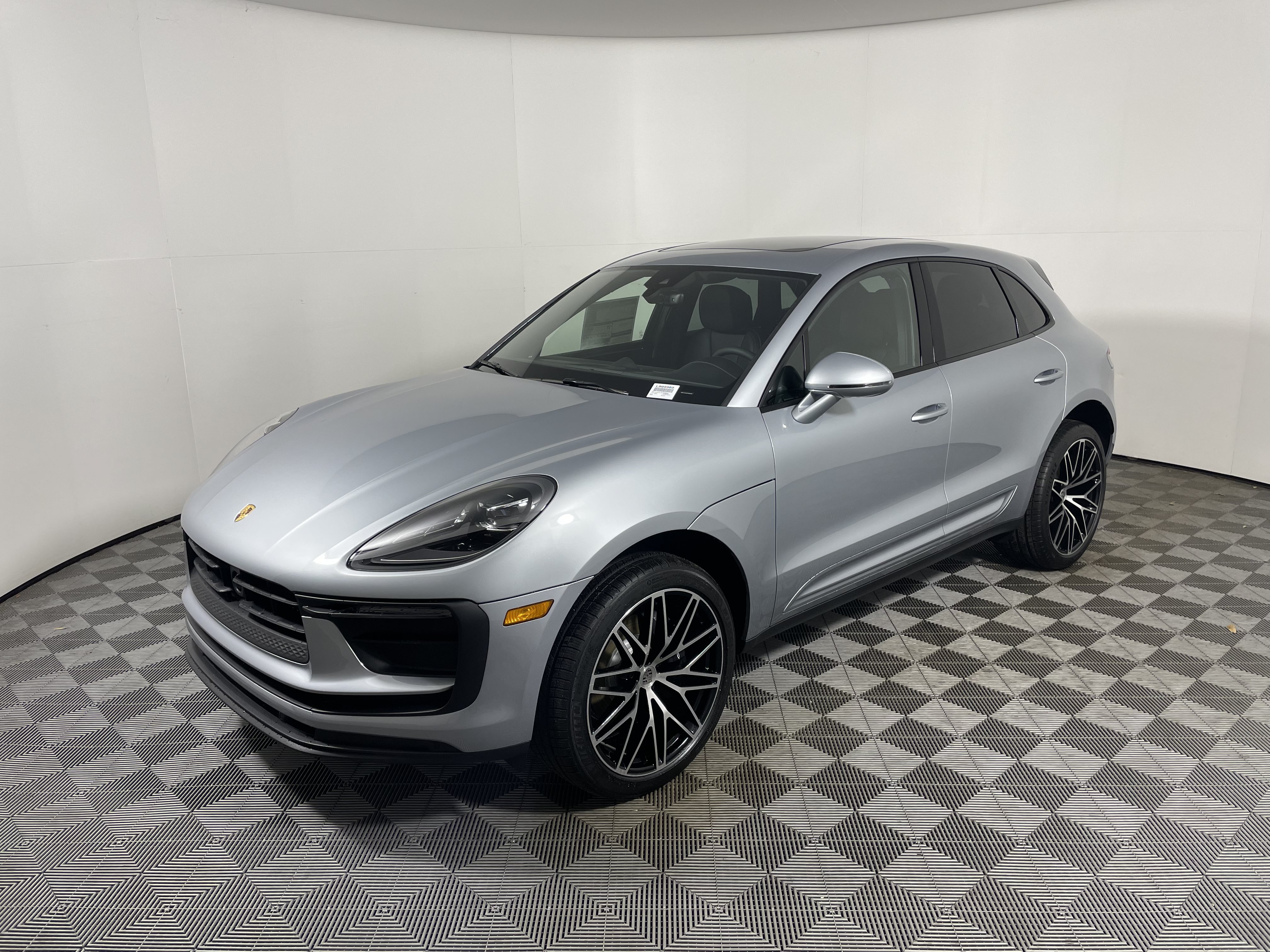 Certified 2026 Porsche Macan AWD/4WD image 11
