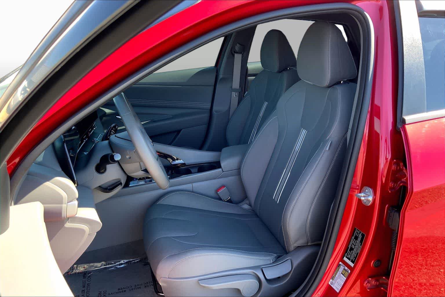 Used 2023 Hyundai Elantra SEL w/ Convenience Package FWD image 8