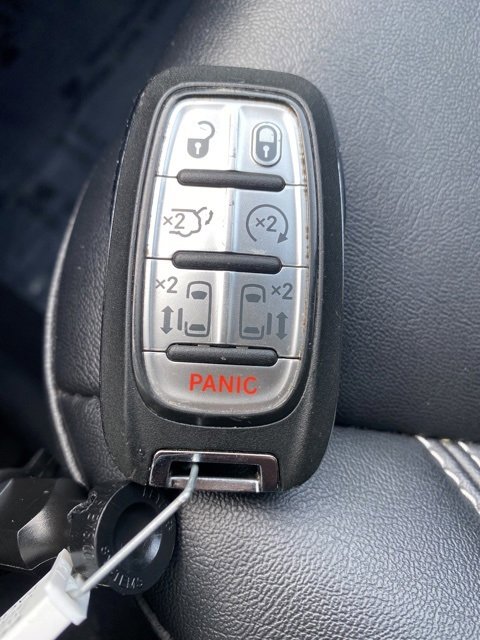 Used 2025 Chrysler Pacifica Select image 54