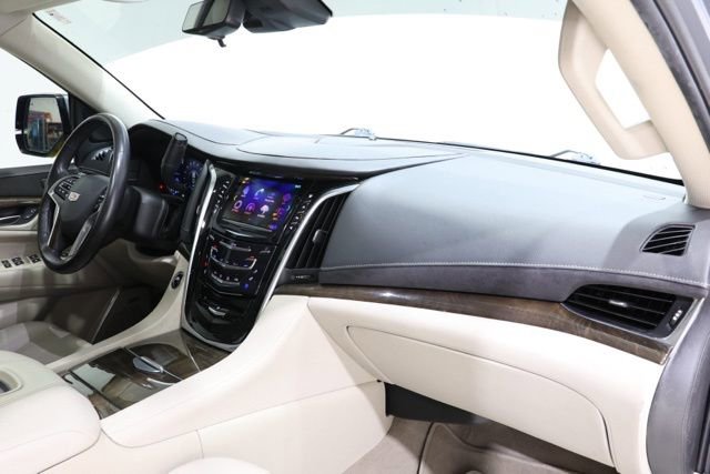 Used 2020 Cadillac Escalade Luxury w/ LPO, Radiant Package AWD/4WD image 16