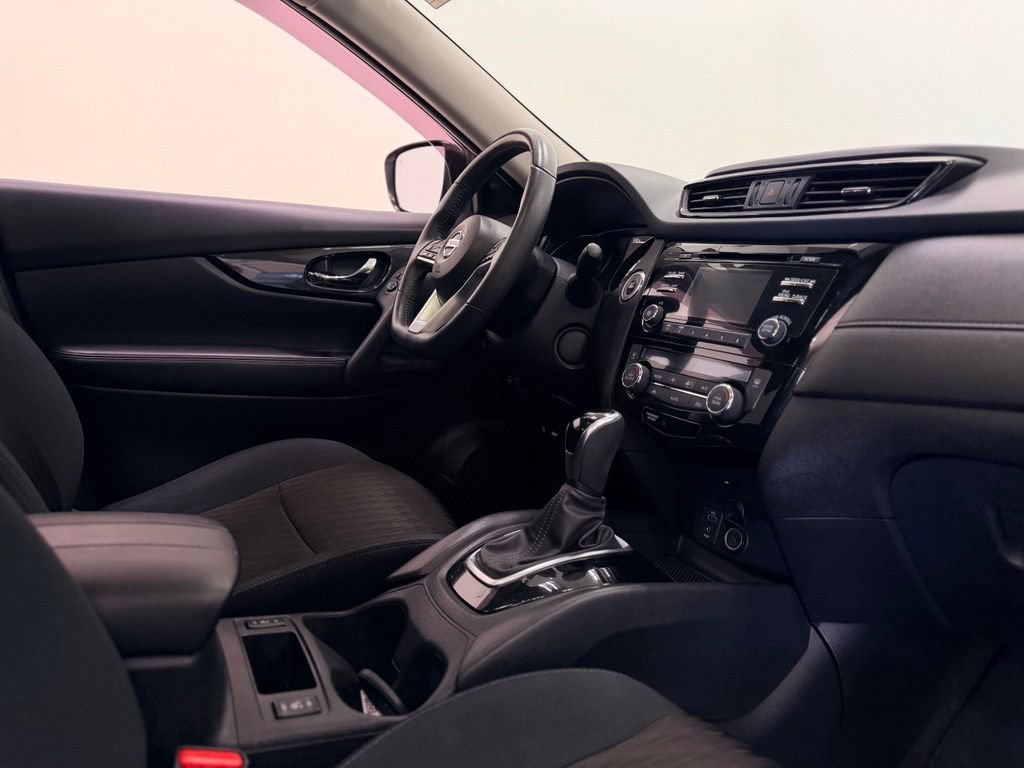 Used 2017 Nissan Rogue SV AWD/4WD image 18
