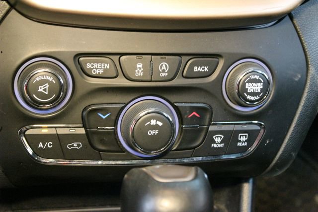 Used 2018 Jeep Cherokee Latitude w/ Cold Weather Group AWD/4WD image 21