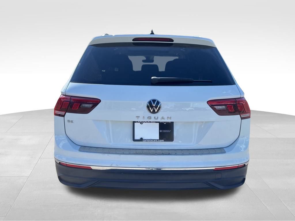 Used 2022 Volkswagen Tiguan SE w/ Panoramic Sunroof Package image 6