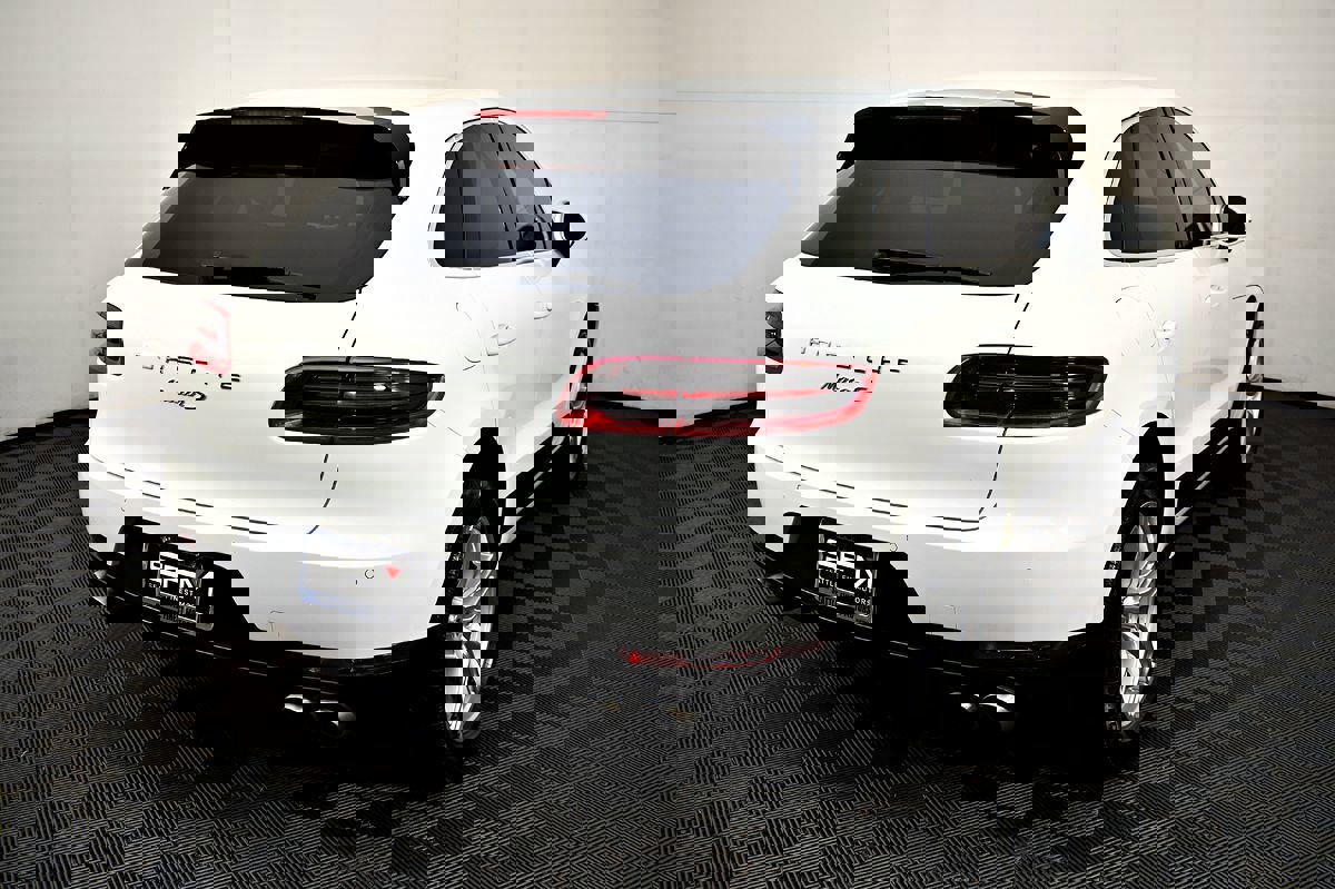 Used 2016 Porsche Macan S image 8