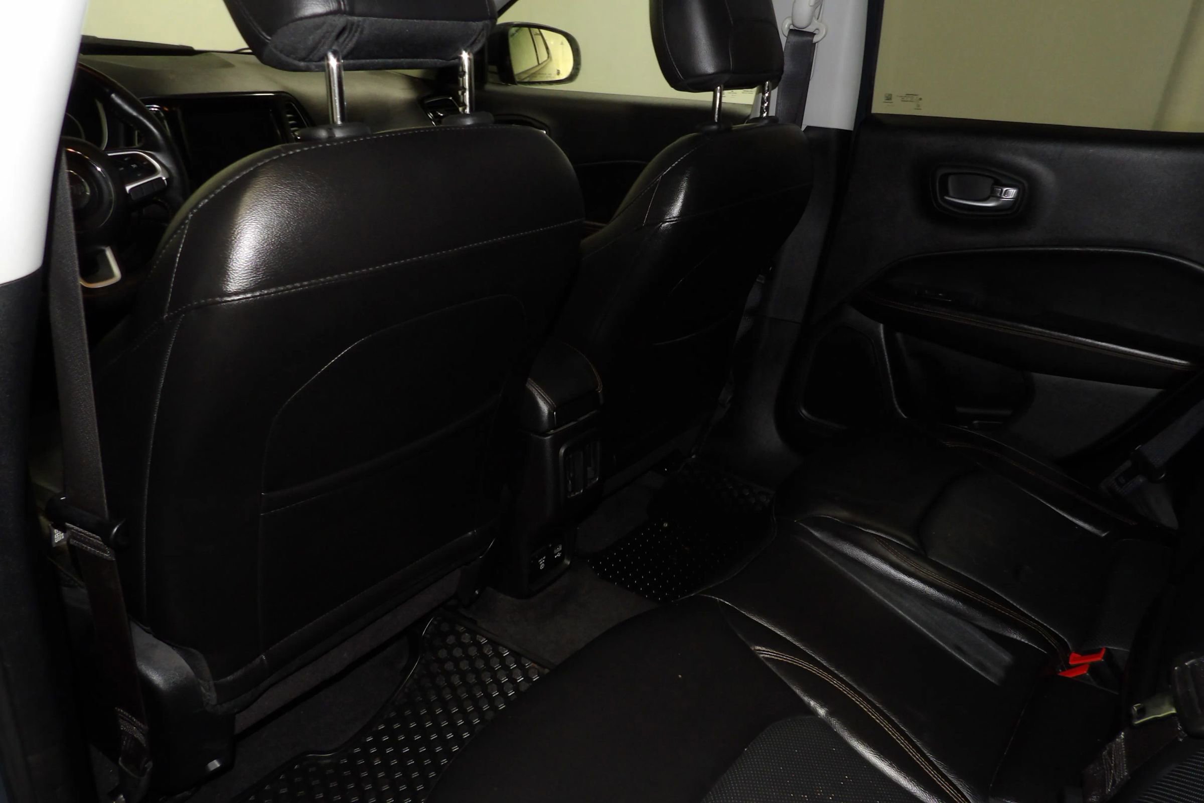 Used 2018 Jeep Compass Limited w/ Navigation Group FWD image 10