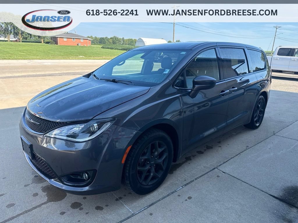 Used 2019 Chrysler Pacifica Touring Plus w/ S Appearance Package FWD image 3