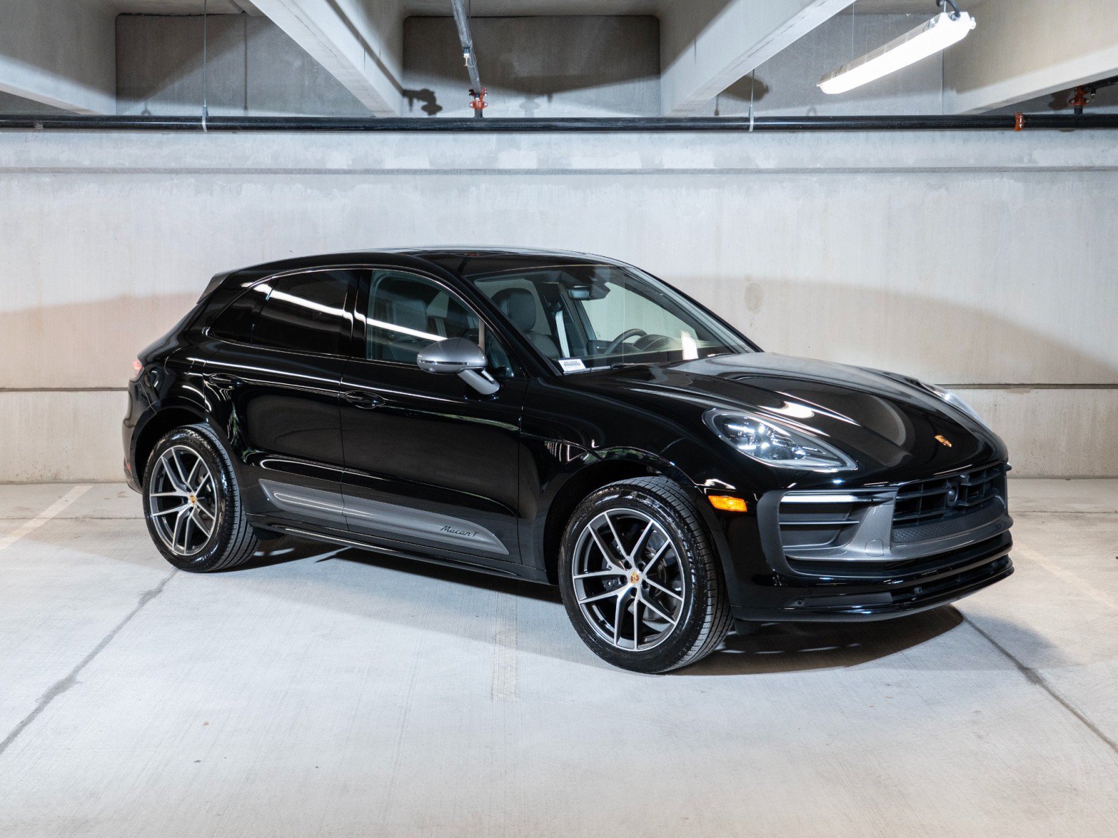 Certified 2025 Porsche Macan Turbo AWD/4WD image 9