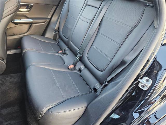 Used 2025 Mercedes-Benz GLC 300 image 17