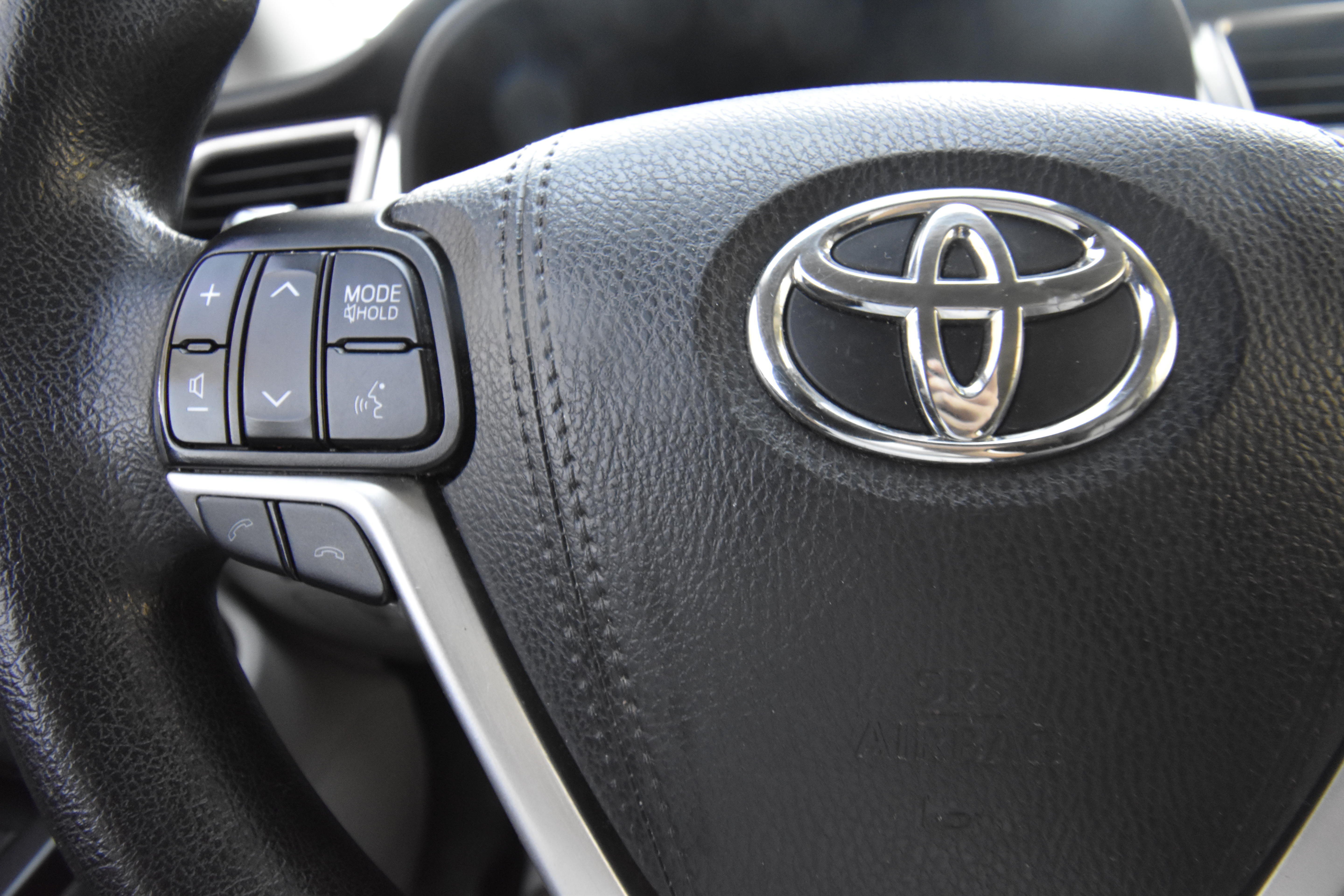 Used 2019 Toyota Highlander LE FWD image 14
