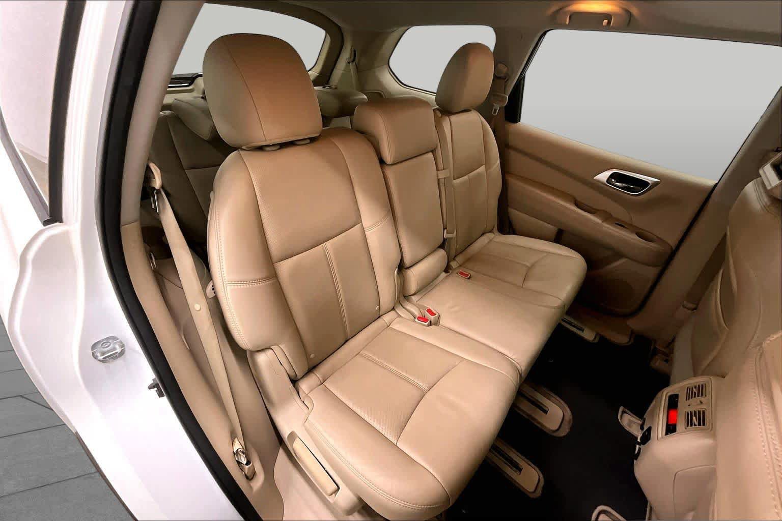 Used 2014 Nissan Pathfinder Platinum w/ Platinum Premium Package FWD image 19