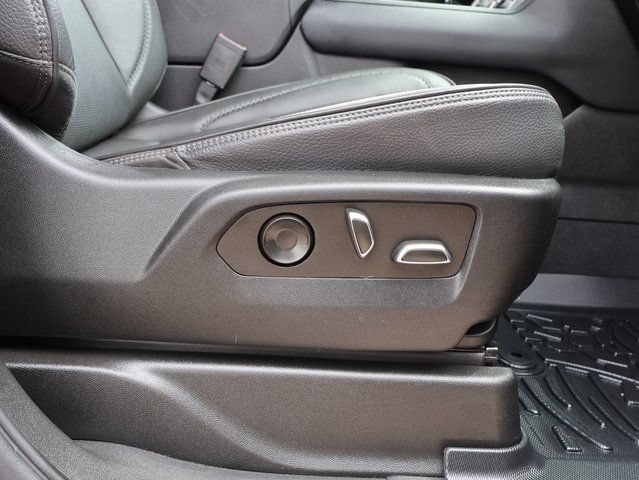 Used 2022 GMC Yukon XL Denali AWD/4WD image 11