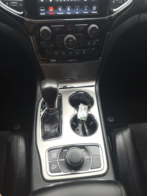 Used 2020 Jeep Grand Cherokee Altitude AWD/4WD image 17