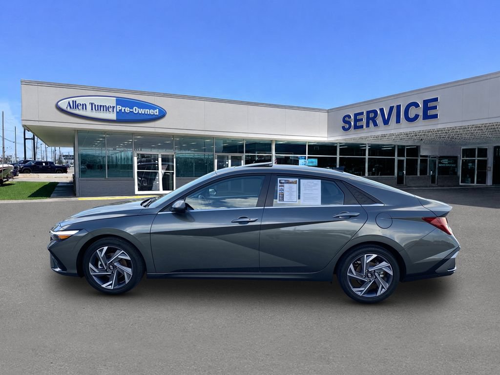 Certified 2025 Hyundai Elantra SEL FWD image 5