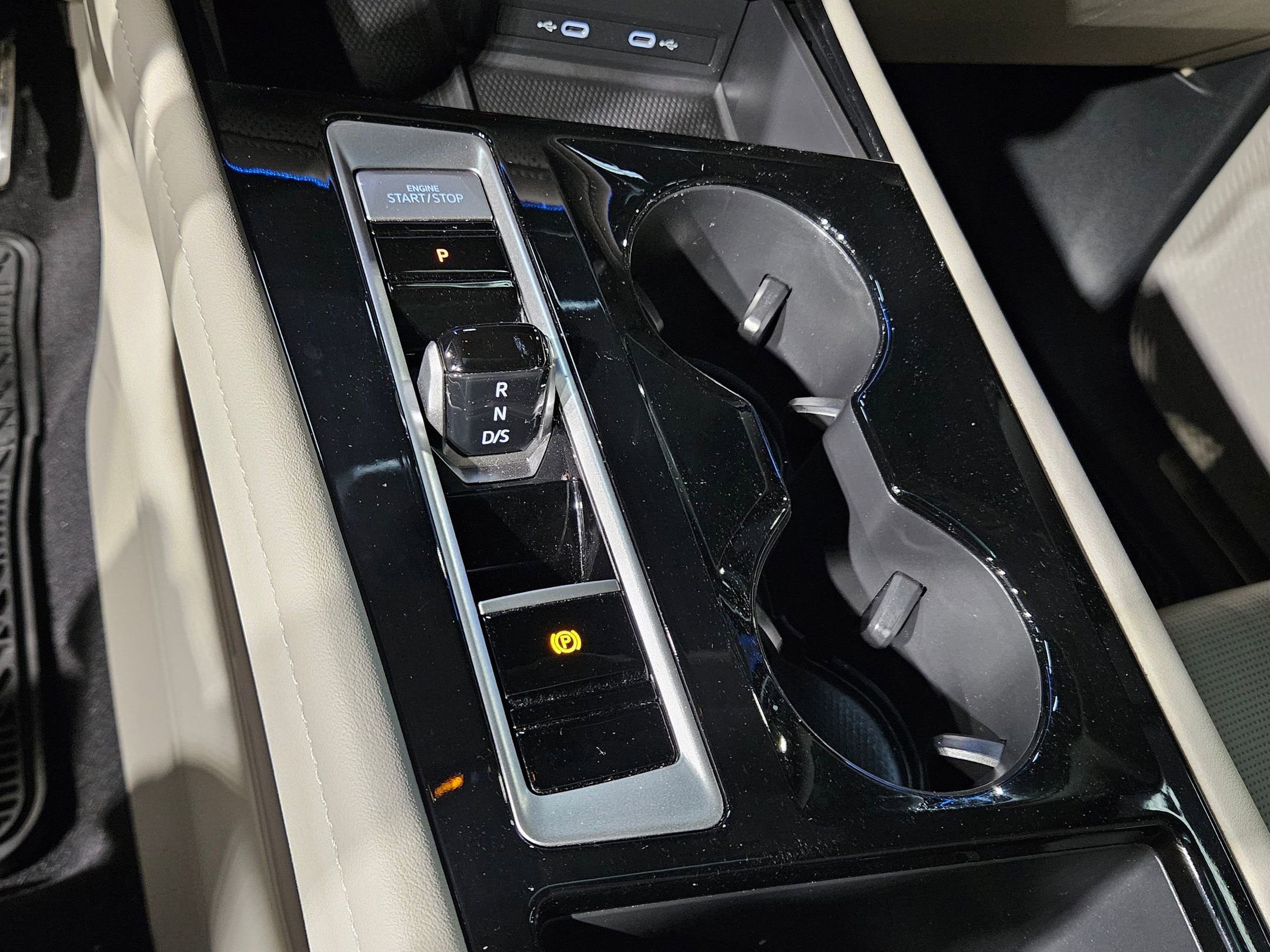 Used 2024 Volkswagen Atlas SEL Premium R-Line AWD/4WD image 33