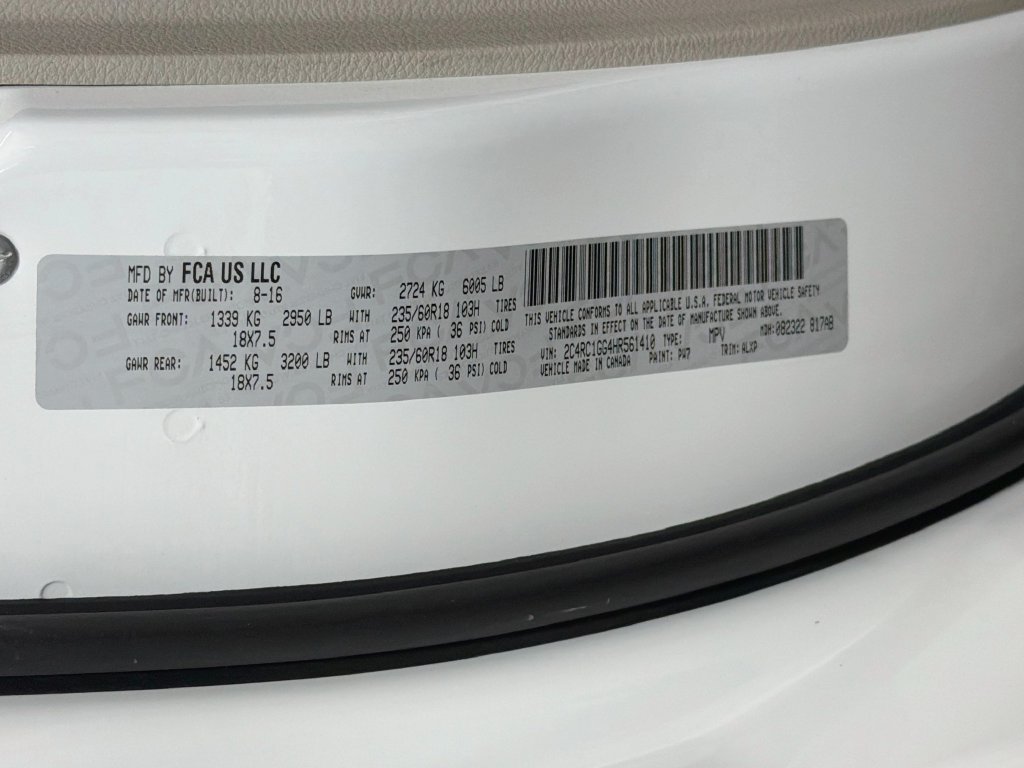Used 2017 Chrysler Pacifica Limited w/ UConnect Theater Package FWD image 37