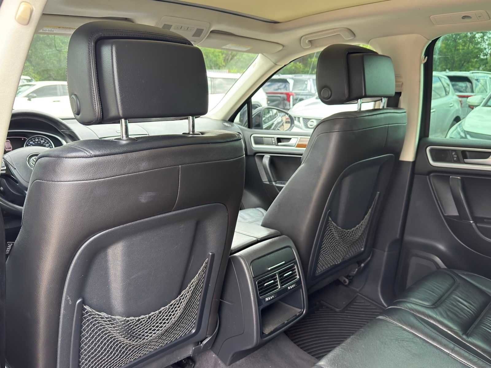 Used 2015 Volkswagen Touareg TDI AWD/4WD image 25