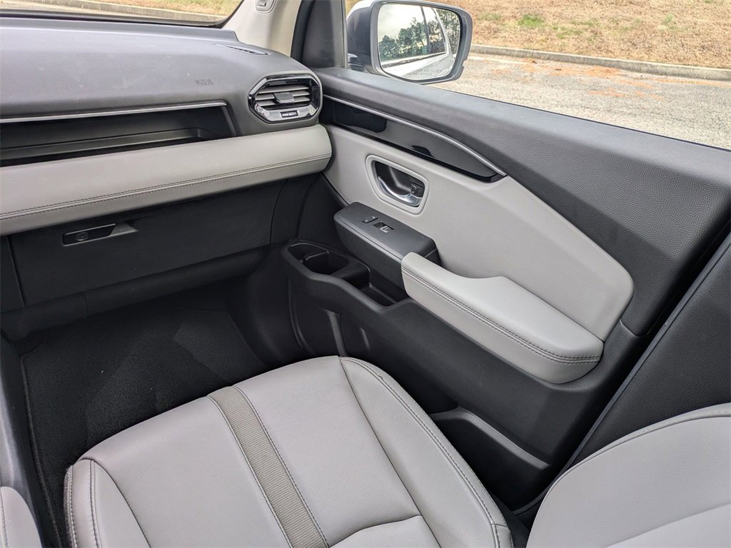 Used 2025 Honda Pilot Touring image 17