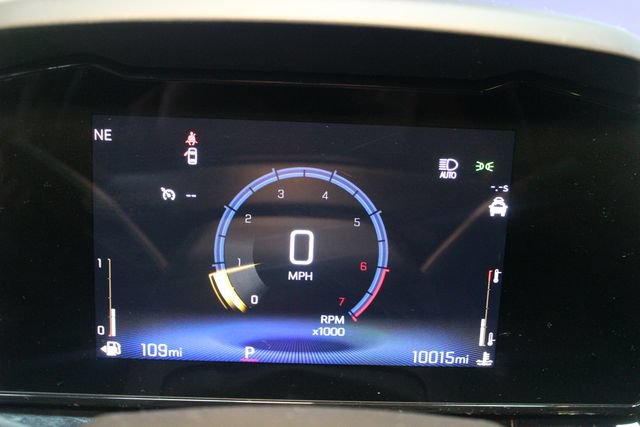 Used 2025 Chevrolet Trax RS w/ Sunroof Package FWD image 21