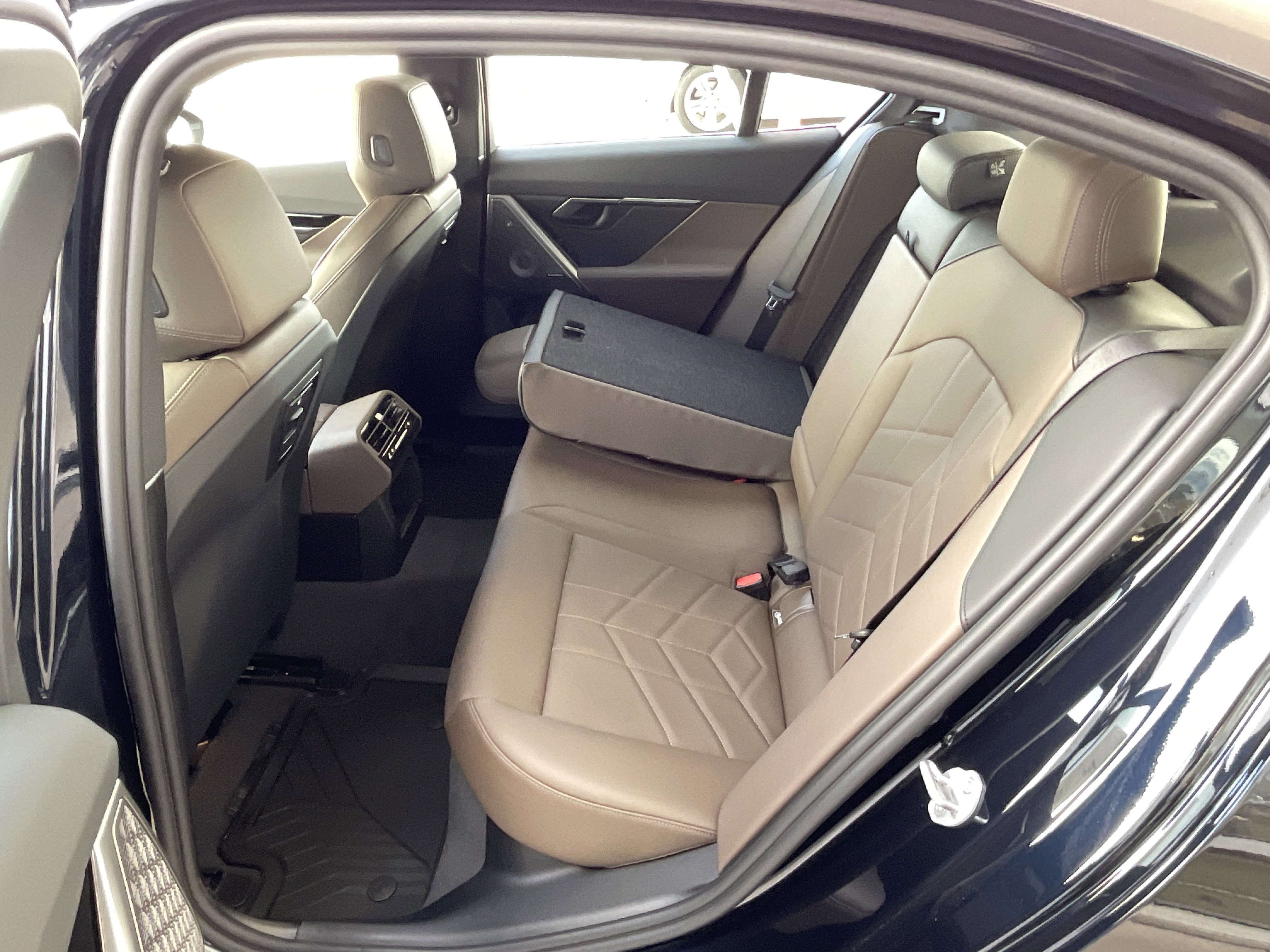 New 2026 BMW 530i w/ M Sport Package image 28