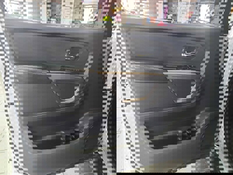 Used 2015 Nissan Titan SV image 8