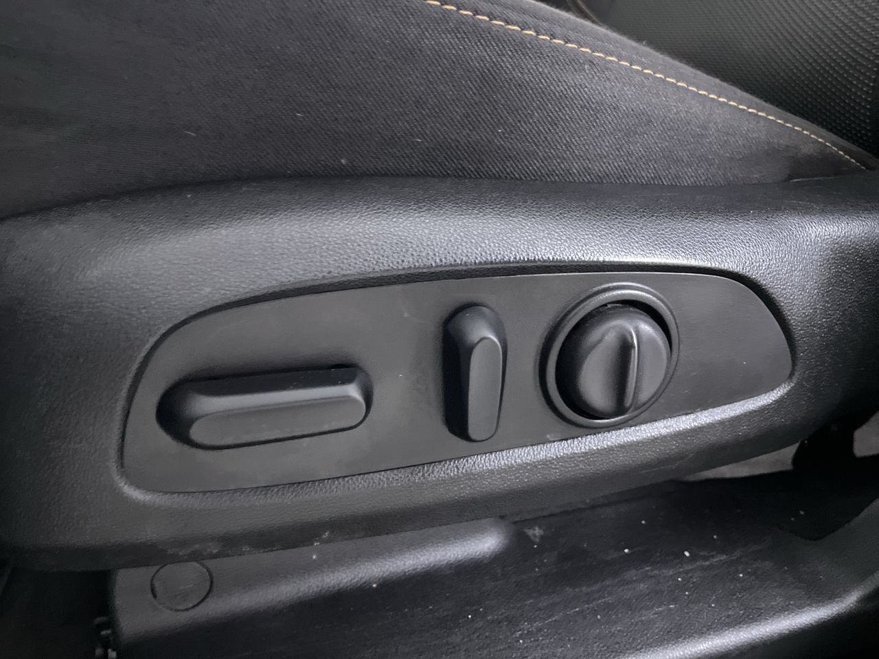 Used 2019 Chevrolet Traverse LT FWD image 13